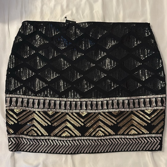 Express Mini Skirt - Picture 3 of 3